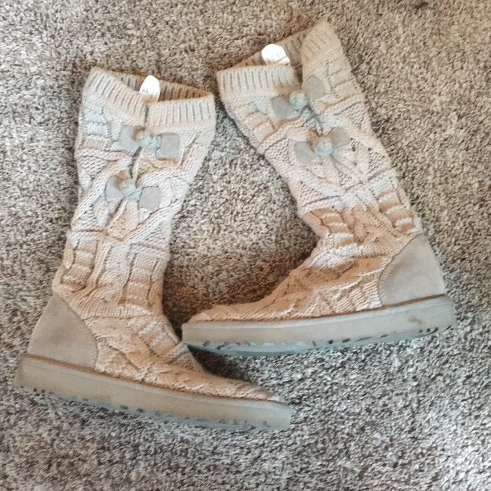 Grey cable knit sweater uggs